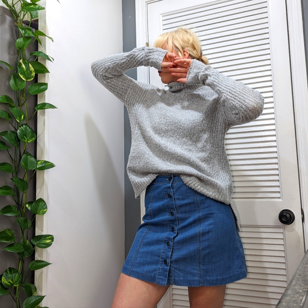 Carolyn Taylor Grey Turtle Neck Sweater Size Small